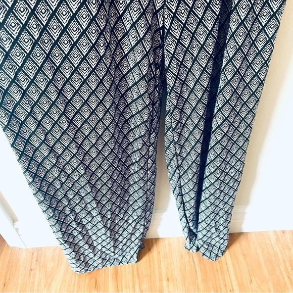 EXIST Off-Shoulder Wide-Leg Jumpsuit โ NEW โ Size L - casual chic looks - Picture 8 of 12